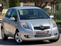 Usado Toyota Yaris 90 CV (66 kW) 2007 Gris Utilitario