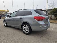 Usado Opel Astra Sport 110 CV (80 kW) 2012 Plateado Familiar