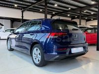 Usado VW Golf VIII 110 CV (80 kW) 2021 Azul Berlina