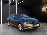 Usado Skoda Superb Ambition 150 CV (110 kW) 2022 Gris / plata Familiar