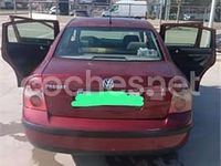 Usado VW Passat Comfortline 130 CV (95 kW) 2001 Rojo Berlina