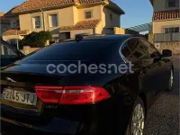 Usado Jaguar XE R-Sport 180 CV (132 kW) 2016 Negro Berlina