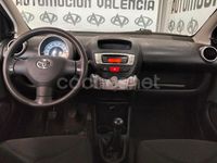 Usado Toyota Aygo Live 68 CV (50 kW) 2013 Gris / plata Utilitario