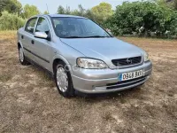 Usado Opel Astra Elegance 125 CV (91 kW) 2003 Gris / plata Berlina
