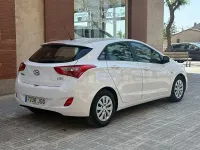 Usado Hyundai i30 100 CV (73 kW) 2016 Blanco Berlina