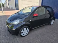 Usado Toyota Aygo 68 CV (50 kW) 2008 Negro Utilitario