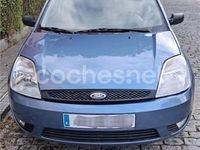 Usado Ford Fiesta Ambiente 68 CV (50 kW) 2003 Azul Utilitario