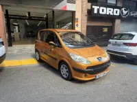 Usado Peugeot 1007 75 CV (55 kW) 2006 Marrón Monovolumen