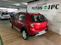 Usado Dacia Sandero Stepway 85 CV (62 kW) 2011 Granate Berlina
