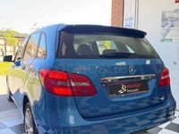 Usado Mercedes B180 122 CV (89 kW) 2014 Azul Monovolumen