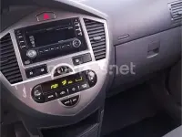 Usado Kia Carens LX 112 CV (82 kW) 2006 Negro Monovolumen
