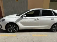 Usado Hyundai i30 110 CV (80 kW) 2021 Blanco Berlina