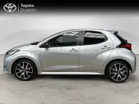 Usado Toyota Yaris Hybrid Active 116 CV (85 kW) 2022 Gris / plata Berlina