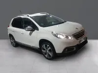 Usado Peugeot 2008 Allure 110 CV (80 kW) 2015 Blanco SUV