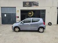 Usado Nissan Pixo Acenta 68 CV (50 kW) 2010 Gris / plata Utilitario