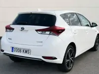 Usado Toyota Auris Hybrid 136 CV (100 kW) 2018 Blanco Berlina