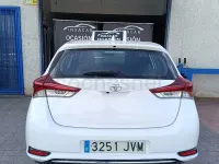 Usado Toyota Auris Active 116 CV (85 kW) 2017 Blanco Berlina