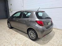 Usado Toyota Yaris Active 100 CV (73 kW) 2017 Gris Utilitario