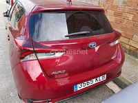 Usado Toyota Auris Hybrid 136 CV (100 kW) 2018 Rojo Berlina