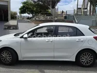Usado Kia Rio Sport 84 CV (61 kW) 2022 Blanco Berlina