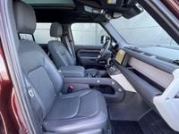 Usado Land Rover Defender SE Dynamic 249 HP (183 kW) 2023 Vermelho SUV