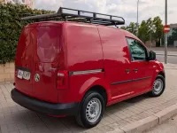 Usado VW Caddy 110 CV (80 kW) 2020 Rojo Monovolumen