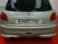 Usado Peugeot 206 70 CV (51 kW) 2006 Verde Berlina