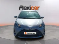 Usado Toyota Yaris Hybrid Active 100 CV (73 kW) 2019 Gris Utilitario