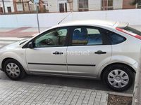 Usado Ford Focus Trend 100 CV (73 kW) 2005 Gris / plata Berlina