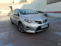 Usado Toyota Auris Hybrid Advance 136 CV (100 kW) 2014 Gris / plata Familiar
