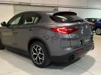 Usado Alfa Romeo Stelvio Sprint 190 CV (139 kW) 2021 Gris SUV