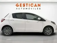 Usado Toyota Yaris Hybrid Active 99 CV (72 kW) 2018 Blanco Utilitario