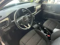 Usado Kia Stonic 100 CV (73 kW) 2025 Gris / plata SUV