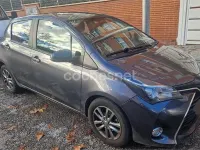 Usado Toyota Yaris Active 90 CV (66 kW) 2015 Gris / plata Utilitario