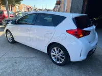 Usado Toyota Auris Active 124 CV (91 kW) 2014 Blanco Berlina