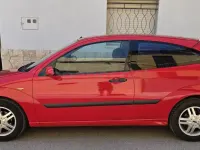Usado Ford Focus Trend 115 CV (84 kW) 2001 Rojo Berlina