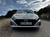 Usado Hyundai i20 101 CV (74 kW) 2021 Gris Familiar