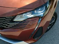 Usado Peugeot 5008 Style 130 CV (95 kW) 2021 Naranja SUV