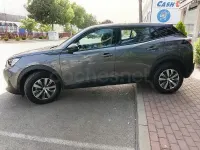 Usado Peugeot 2008 Active 110 CV (80 kW) 2022 Gris / plata SUV