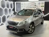 Usado Peugeot 2008 Allure 120 CV (88 kW) 2015 Gris / plata SUV