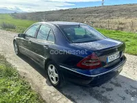 Używany Mercedes C220 Avantgarde 143 KM (105 kW) 2001 Niebieski Sedan/Limuzyna