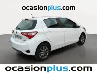 Usado Toyota Yaris Hybrid Active 100 CV (73 kW) 2019 Blanco Utilitario