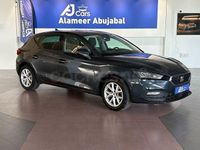 Usado Seat Leon Style 110 CV (80 kW) 2022 Gris / plata Berlina