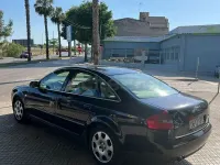 Usado Audi A6 130 CV (95 kW) 2003 Azul Familiar