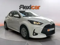 Usado Toyota Yaris Comfort 72 CV (52 kW) 2023 Blanco Utilitario