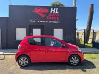 Usado Toyota Aygo Connect Style 68 CV (50 kW) 2012 Rojo Utilitario