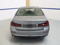 Usado BMW 530e Comfort Edition 292 CV (214 kW) 2023 Gris / plata Berlina