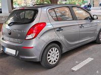 Usado Hyundai i20 85 CV (62 kW) 2013 Gris / plata Utilitario