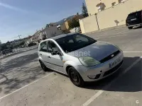 Usado Ford Fiesta Trend 68 CV (50 kW) 2003 Gris / plata Utilitario