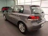 Usado VW Golf VII Advance 105 CV (77 kW) 2012 Gris / plata Berlina